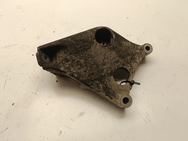 Recambio de soporte motor izquierdo superior para bmw 1 (f20) 120 d referencia OEM IAM 221167886M03  