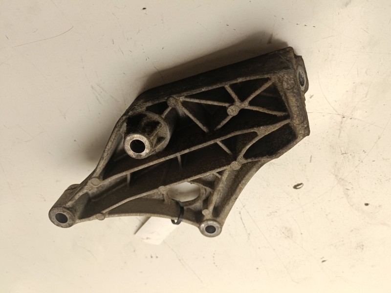 Recambio de soporte motor izquierdo superior para bmw 1 (f20) 120 d referencia OEM IAM 221167886M03  