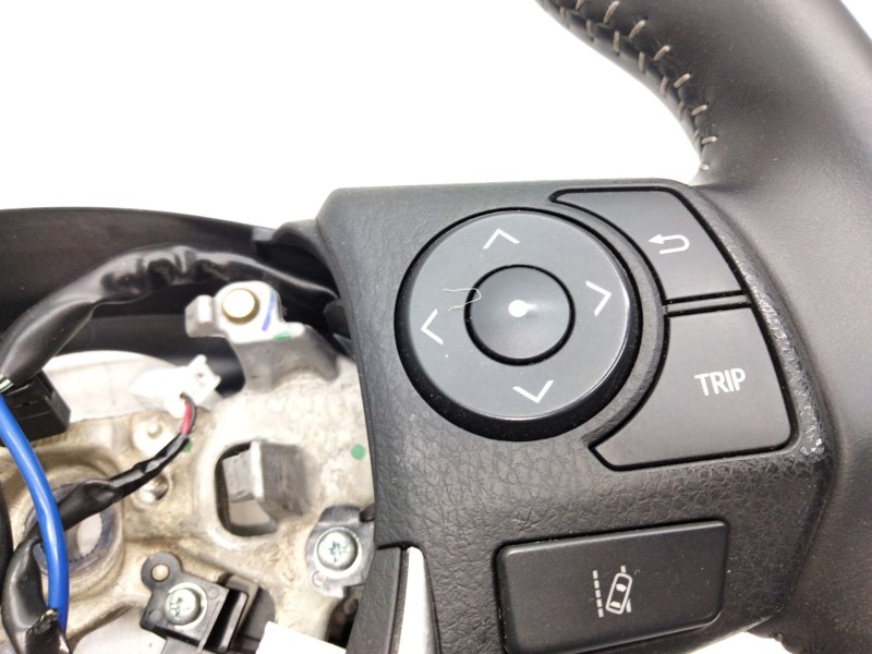 Recambio de volante para toyota auris (_e18_) 1.3 (nre180_) referencia OEM IAM   