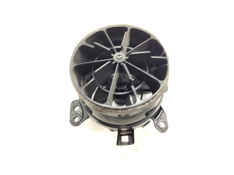 Recambio de aireador derecho para toyota auris (_e18_) 1.3 (nre180_) referencia OEM IAM 5556862280  