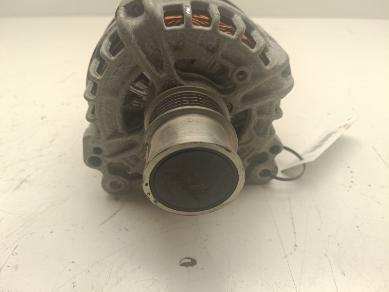 Recambio de alternador para volkswagen tiguan referencia OEM IAM 05E903027B  