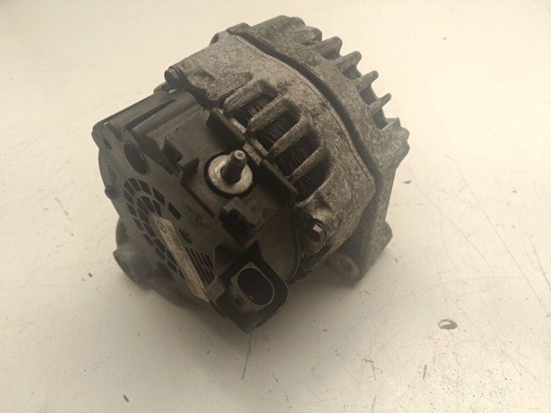 Recambio de alternador para bmw 5 (f10) 520 d referencia OEM IAM 8570672AI04  