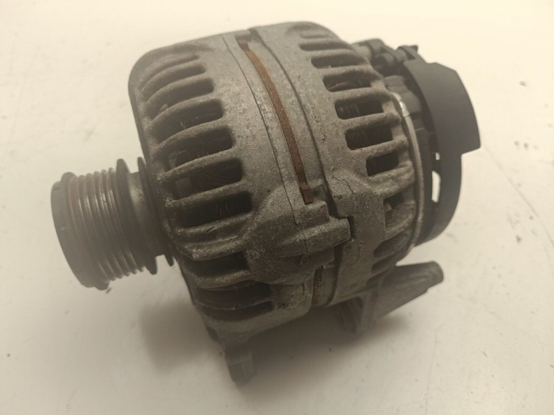 Recambio de alternador para audi a4 b7 descapotable (8he) 2.0 tdi referencia OEM IAM 06F903023J  