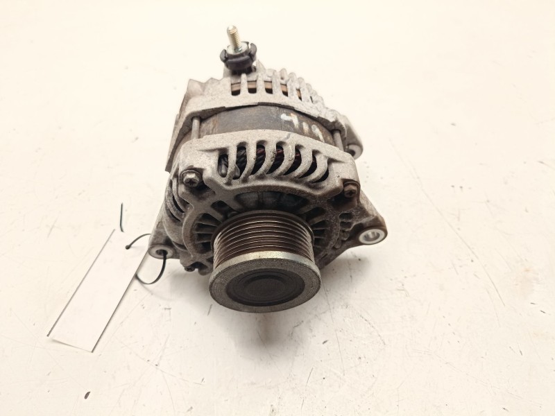 Recambio de alternador para nissan navara np300 (d40) 2.5 dci referencia OEM IAM 231001AT3A  