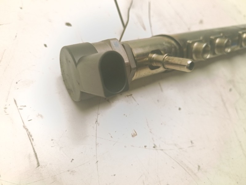 Recambio de rampa inyectora para bmw 1 (f20) 120 d referencia OEM IAM 780912804  