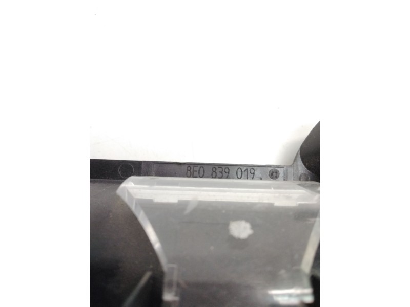 Recambio de maneta interior trasera izquierda para audi a4 b6 (8e2) 2.4 referencia OEM IAM 8E0839019  