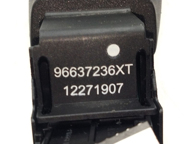 Recambio de mando multifuncion para peugeot 5008 (0u_, 0e_) 1.6 hdi referencia OEM IAM 96647236XT  