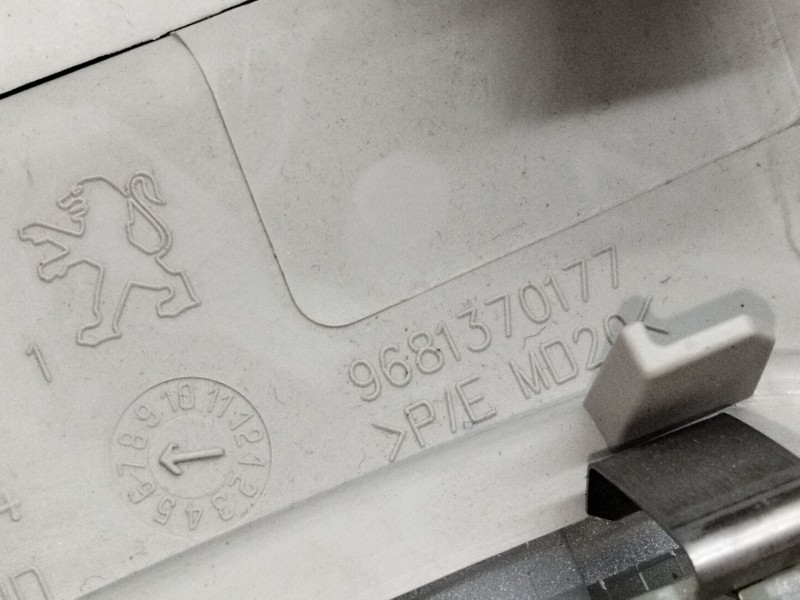 Recambio de luz interior para peugeot 5008 (0u_, 0e_) 1.6 hdi referencia OEM IAM 9681370177  