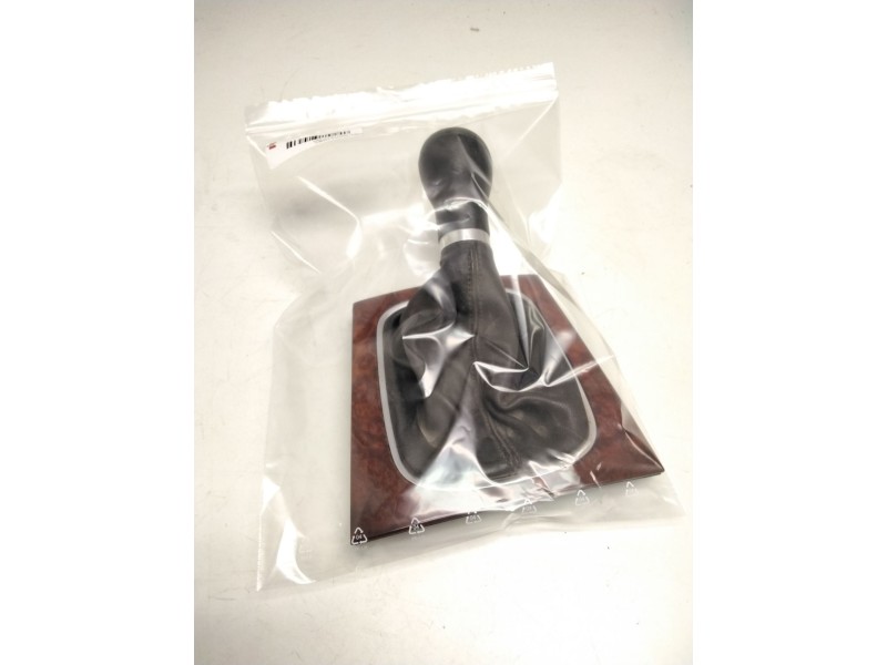 Recambio de pomo palanca cambio para audi a3 (8p1) 1.9 tdi referencia OEM IAM 8P0864261B  CON GUARNECIDO