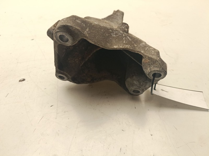 Recambio de soporte motor derecho superior para bmw 1 (e87) 118 d referencia OEM IAM 22116781916  