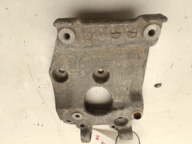 Recambio de soporte compresor de aire acondicionado para ford fiesta (cb1) trend referencia OEM IAM 9646719580  