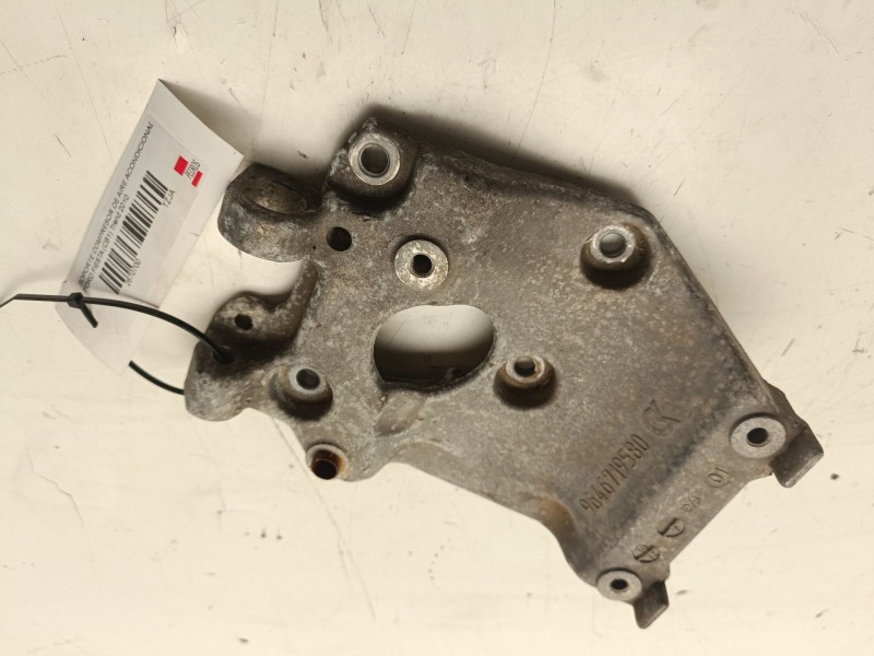 Recambio de soporte compresor de aire acondicionado para ford fiesta (cb1) trend referencia OEM IAM 9646719580  