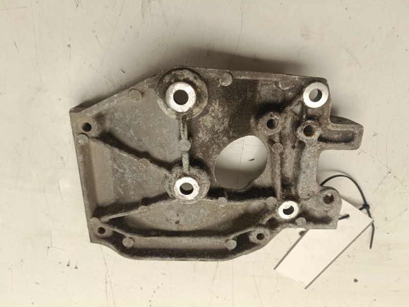 Recambio de soporte compresor de aire acondicionado para ford fiesta (cb1) trend referencia OEM IAM 9646719580  