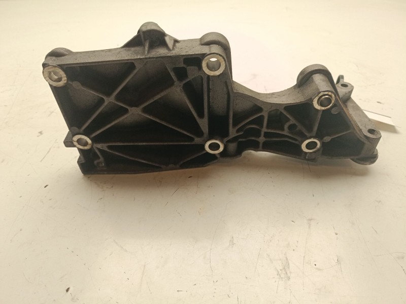 Recambio de soporte compresor de aire acondicionado para audi a3 (8p1) 2.0 tdi referencia OEM IAM R03G903143A  