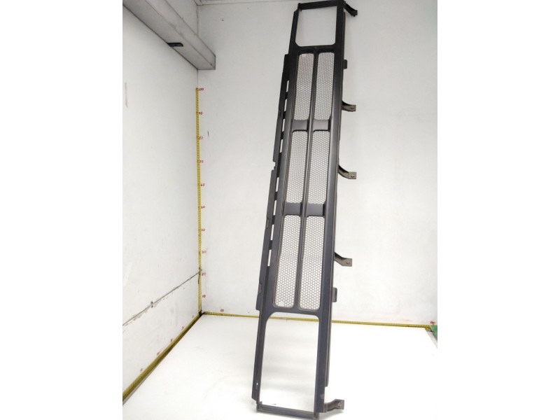 Recambio de rejilla delantera para nissan terrano i (wd21) 2.4 i 4wd referencia OEM IAM   