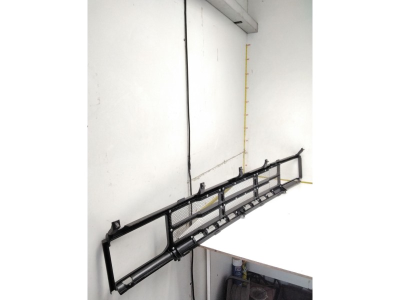 Recambio de rejilla delantera para nissan terrano i (wd21) 2.4 i 4wd referencia OEM IAM   