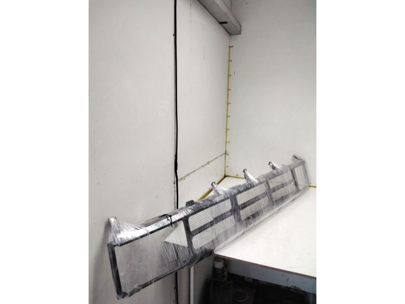 Recambio de rejilla delantera para nissan terrano i (wd21) 2.4 i 4wd referencia OEM IAM   