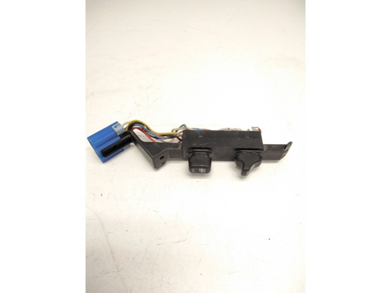 Recambio de mando elevalunas trasero izquierdo para nissan terrano i (wd21) 2.4 i 4wd referencia OEM IAM 111697  