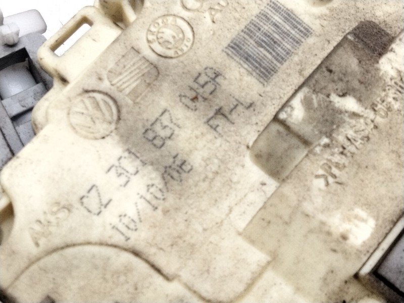 Recambio de cerradura puerta delantera izquierda para volkswagen passat b6 (3c2) 2.0 tdi referencia OEM IAM 3C1837015A  