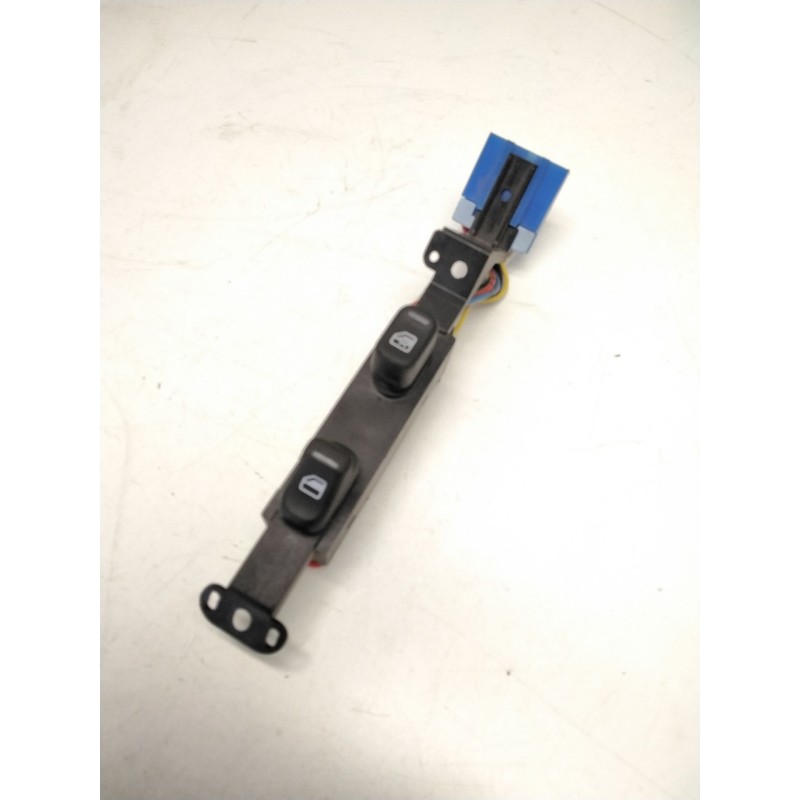 Recambio de mando elevalunas trasero izquierdo para nissan terrano i (wd21) 2.4 i 4wd referencia OEM IAM 111697  