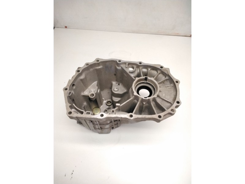 Recambio de campana caja cambios para infiniti m30 coupé 3.0 referencia OEM IAM 69827FA663  