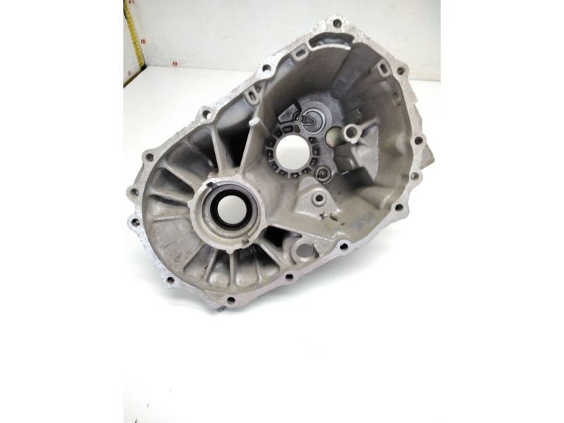 Recambio de campana caja cambios para infiniti m30 coupé 3.0 referencia OEM IAM 69827FA663  