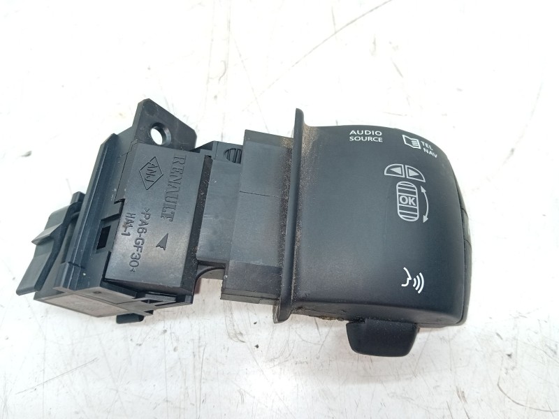 Recambio de mando volante para renault megane iii berlina 5 p 1.5 dci diesel fap referencia OEM IAM 255520014R  