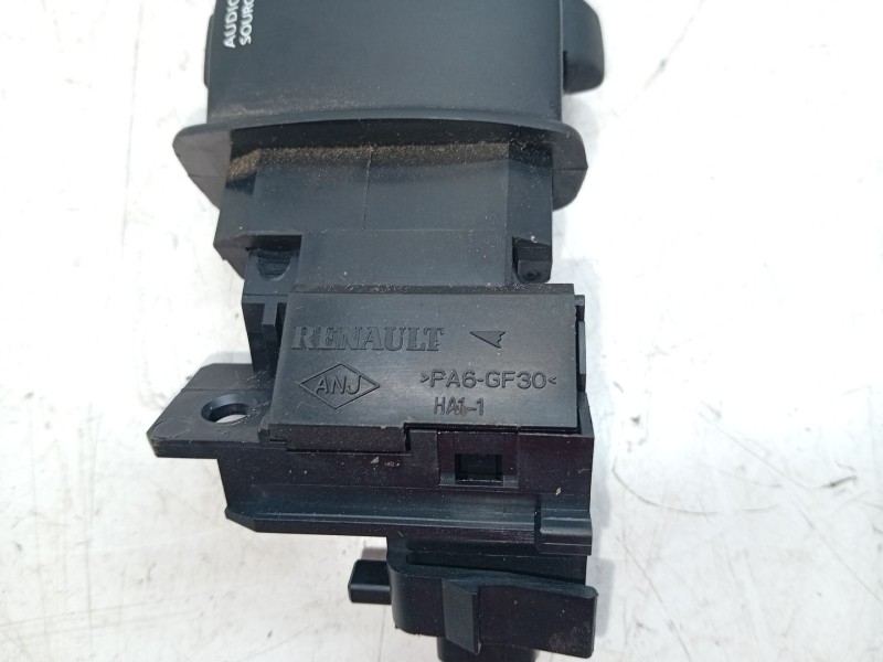 Recambio de mando volante para renault megane iii berlina 5 p 1.5 dci diesel fap referencia OEM IAM 255520014R  