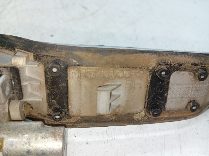 Recambio de maneta exterior delantera derecha para mitsubishi grandis (na_w) 2.0 di-d (na8w) referencia OEM IAM MR5261062RH  