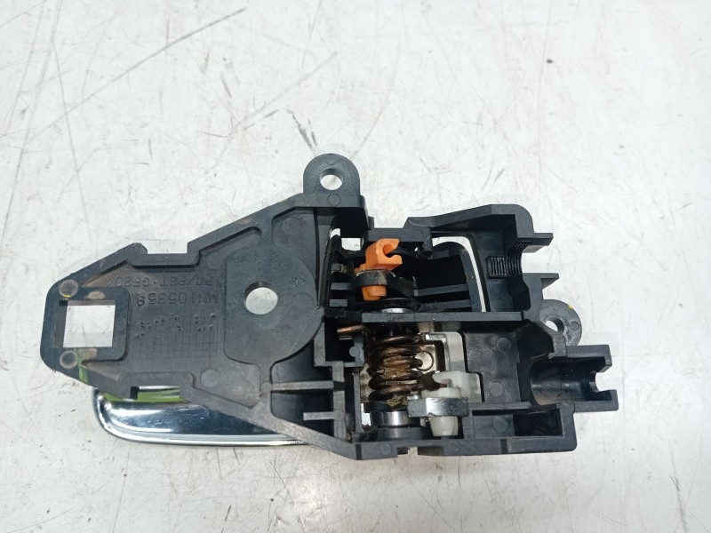 Recambio de maneta interior trasera izquierda para mitsubishi grandis (na_w) 2.0 di-d (na8w) referencia OEM IAM MN10535  