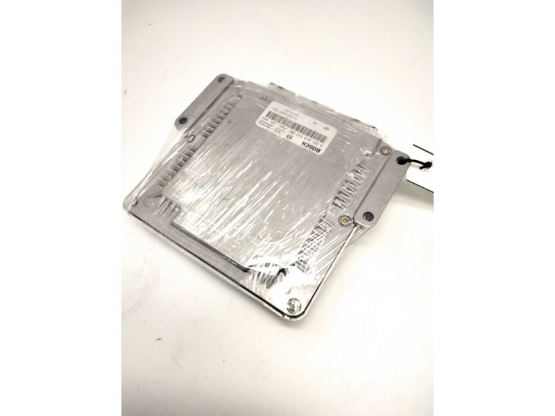 Recambio de centralita motor uce para opel vivaro furgón 2.7t corto referencia OEM IAM 0281010632  