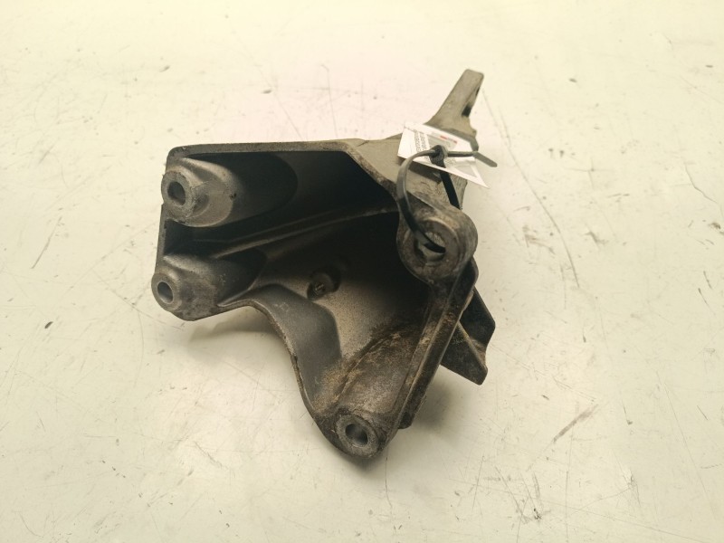 Recambio de soporte motor derecho inferior para bmw serie 1 berlina (e81/e87) referencia OEM IAM 2211678191601  