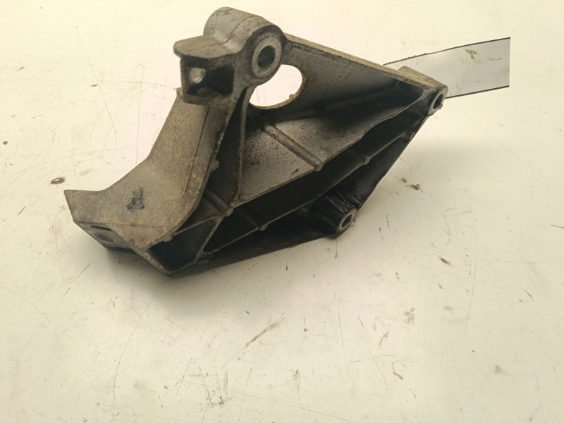 Recambio de soporte motor izquierdo inferior para bmw serie 3 berlina (e90) referencia OEM IAM 2211677504101  