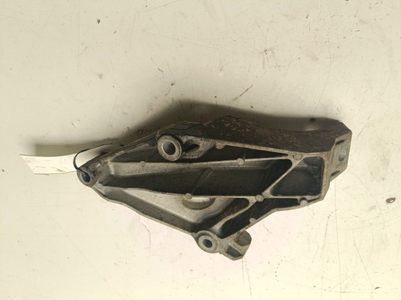 Recambio de soporte motor izquierdo inferior para bmw serie 3 berlina (e90) referencia OEM IAM 2211677504101  