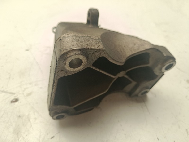 Recambio de soporte motor para bmw x3 (e83) 2.0 d referencia OEM IAM 22113451668  
