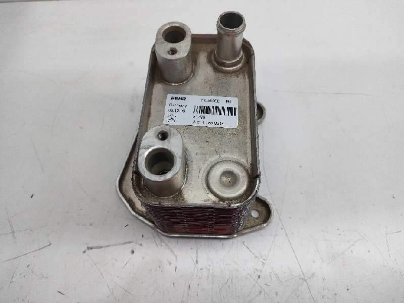 Recambio de enfriador aceite motor para mercedes-benz clase c (w203) berlina 2.7 cdi 20v cat referencia OEM IAM A6111880501 7105