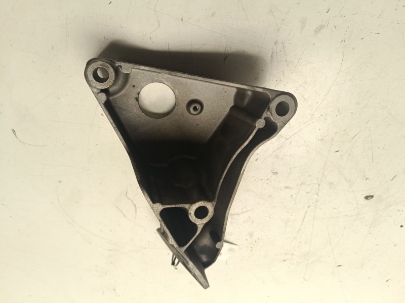 Recambio de soporte motor izquierdo superior para bmw 5 (e60) 525 xi referencia OEM IAM 22116777053  