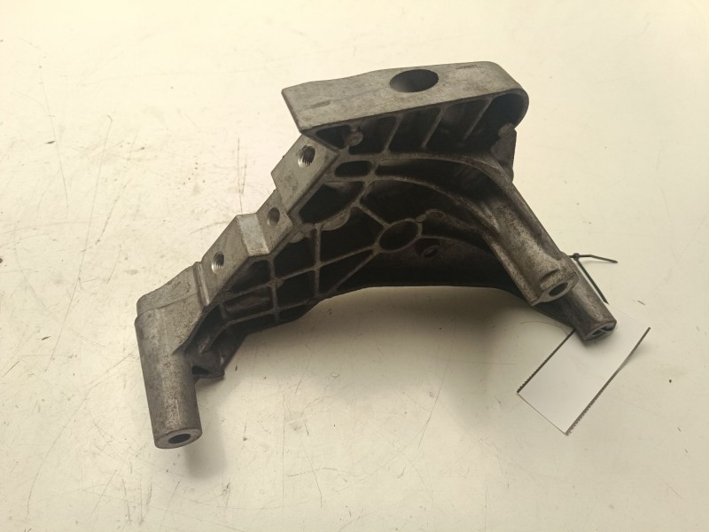 Recambio de soporte motor derecho inferior para audi a3 (8p1) 1.9 tdi referencia OEM IAM 03G199207F  