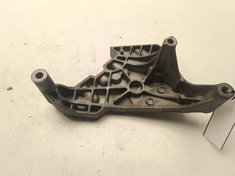 Recambio de soporte motor derecho inferior para audi a3 (8p1) 1.9 tdi referencia OEM IAM 03G199207F  
