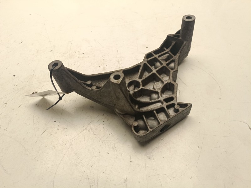 Recambio de soporte motor derecho inferior para audi a3 (8p1) 1.9 tdi referencia OEM IAM 03G199207F  