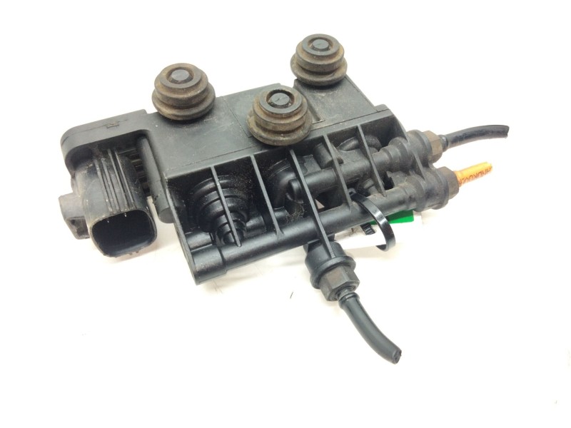 Recambio de valvula suspension para land rover range rover sport i (l320) 3.6 d 4x4 referencia OEM IAM RVH00095  
