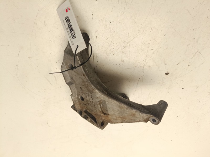 Recambio de soporte motor derecho inferior para audi a3 (8p1) 2.0 tdi referencia OEM IAM 03L199207  