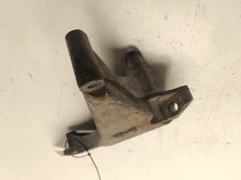 Recambio de soporte motor derecho inferior para audi a3 (8p1) 2.0 tdi referencia OEM IAM 03L199207  