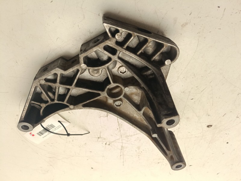 Recambio de soporte motor derecho inferior para audi a3 (8p1) 2.0 tdi referencia OEM IAM 03L199207  