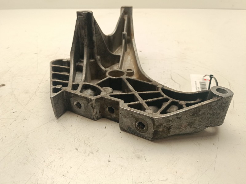 Recambio de soporte motor derecho inferior para audi a3 (8p1) 2.0 tdi referencia OEM IAM 03L199207  