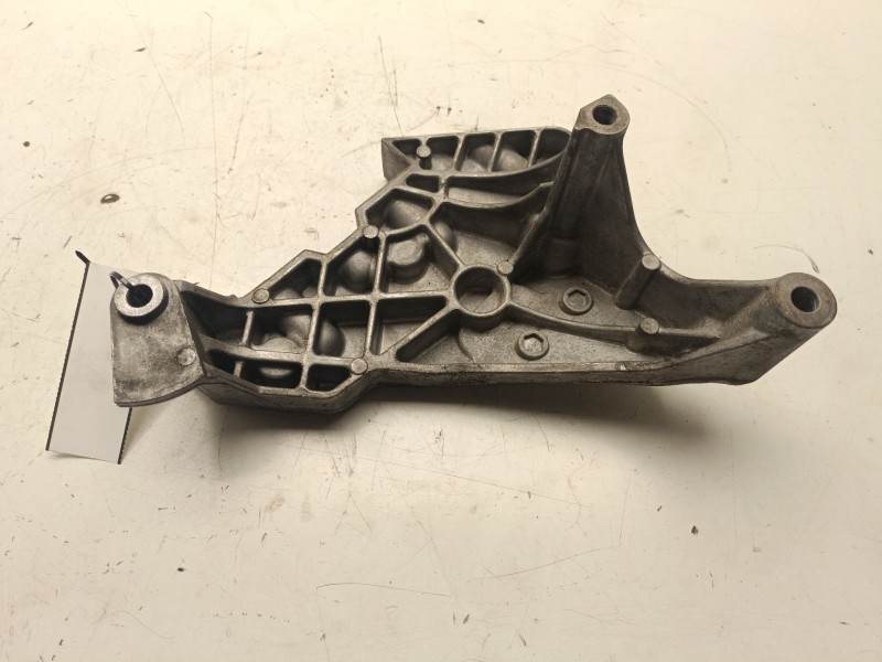 Recambio de soporte motor derecho inferior para seat leon (1p1) 1.6 referencia OEM IAM 03G199207E  