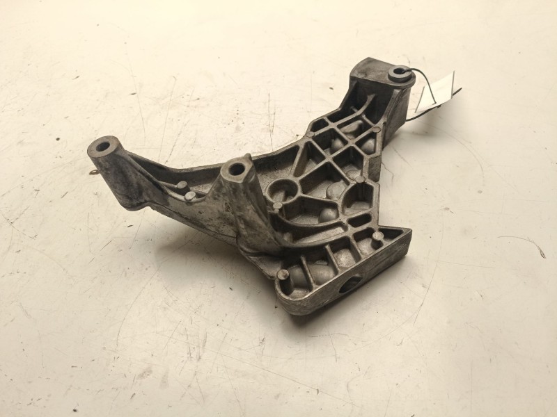 Recambio de soporte motor derecho inferior para seat leon (1p1) 1.6 referencia OEM IAM 03G199207E  