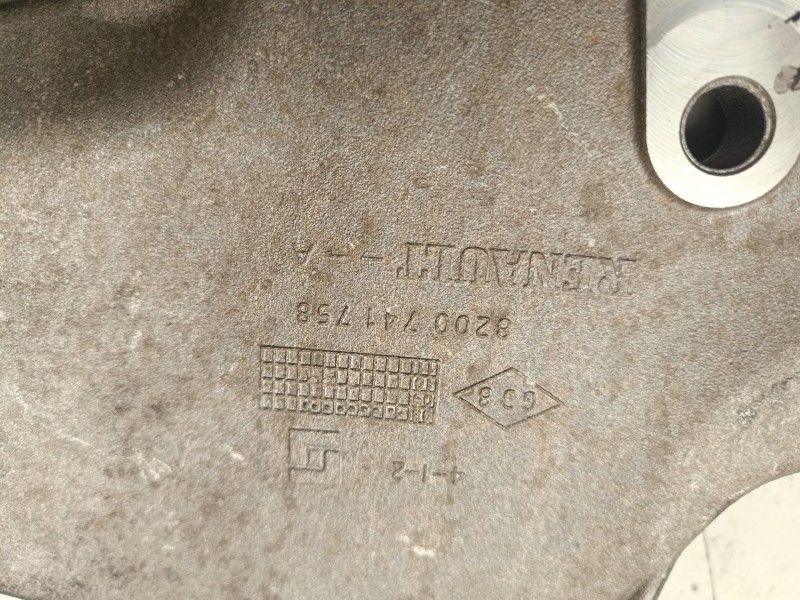 Recambio de soporte motor derecho inferior para opel vivaro a autobús (x83) 2.0 cdti (f7, j7, a07) referencia OEM IAM 8200741758