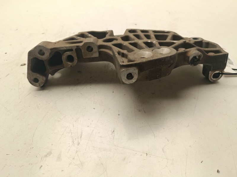 Recambio de soporte motor derecho inferior para opel vivaro a autobús (x83) 2.0 cdti (f7, j7, a07) referencia OEM IAM 8200741758