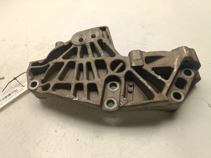 Recambio de soporte motor derecho inferior para opel vivaro a autobús (x83) 2.0 cdti (f7, j7, a07) referencia OEM IAM 8200741758